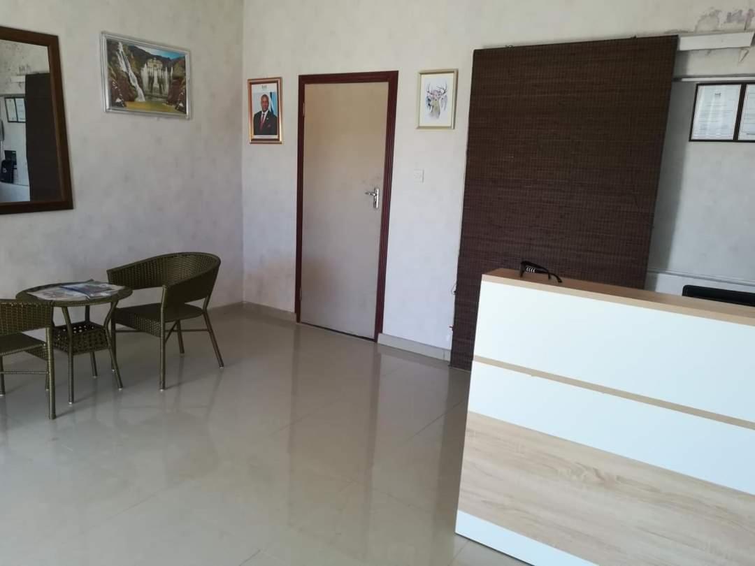 Lee Bed & Breakfast Francistown Extérieur photo